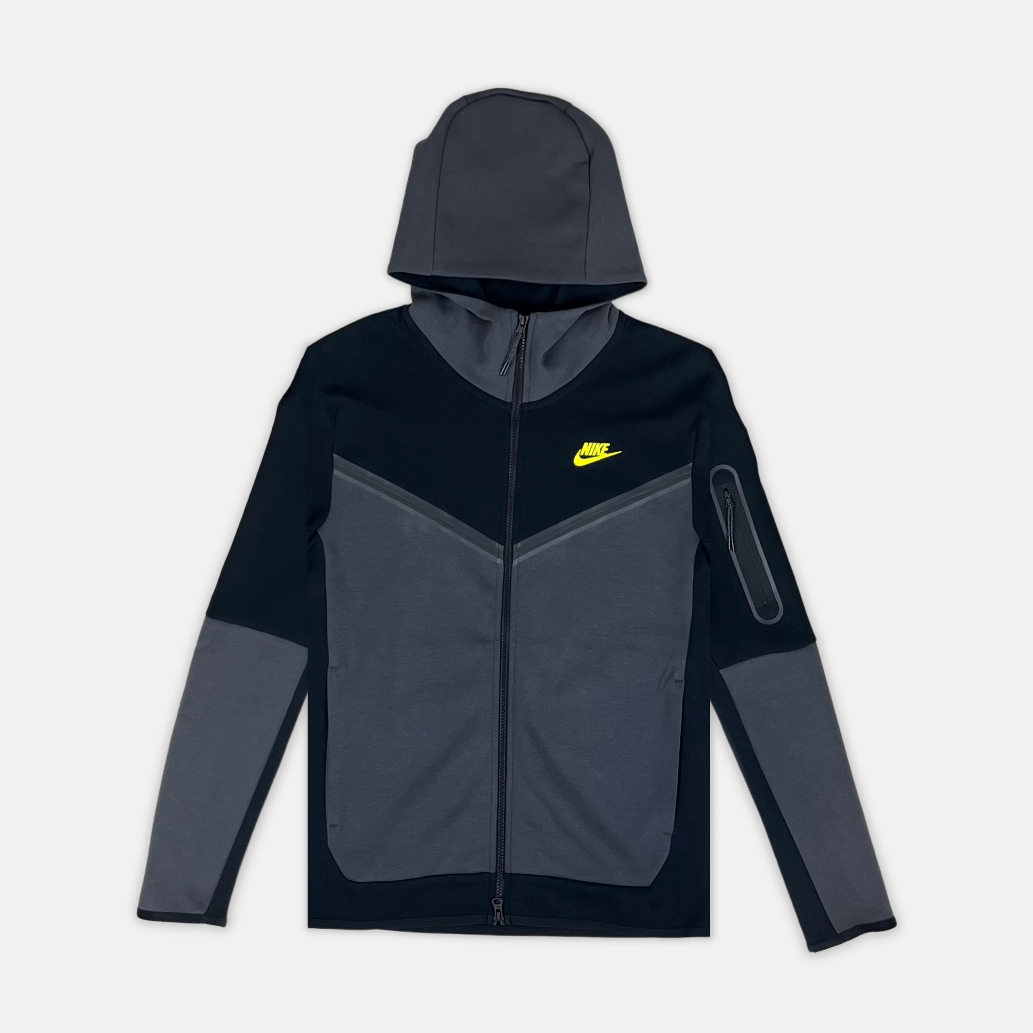 old season black nike tech fleece